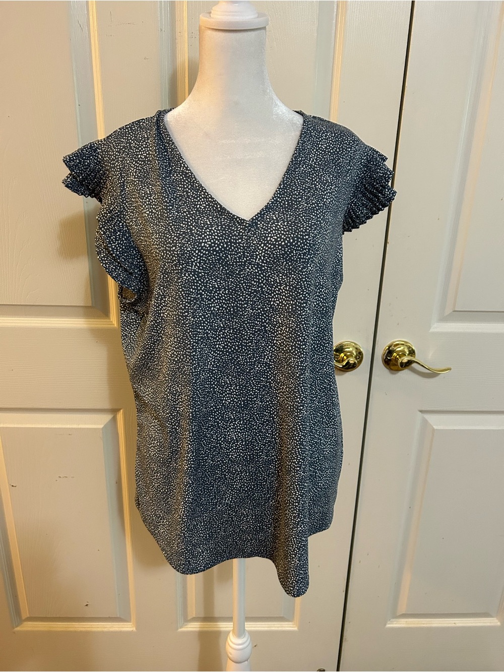 Adrianna Papell ruffled cap sleeve top, Large